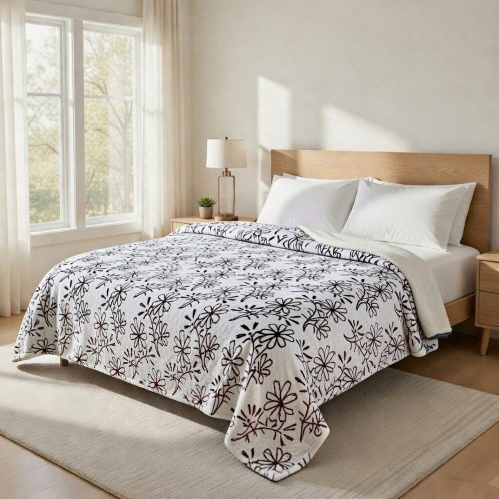 Cozy Queen Size Blanket - Plush & Warm with Vibrant Colors, Flower Purple